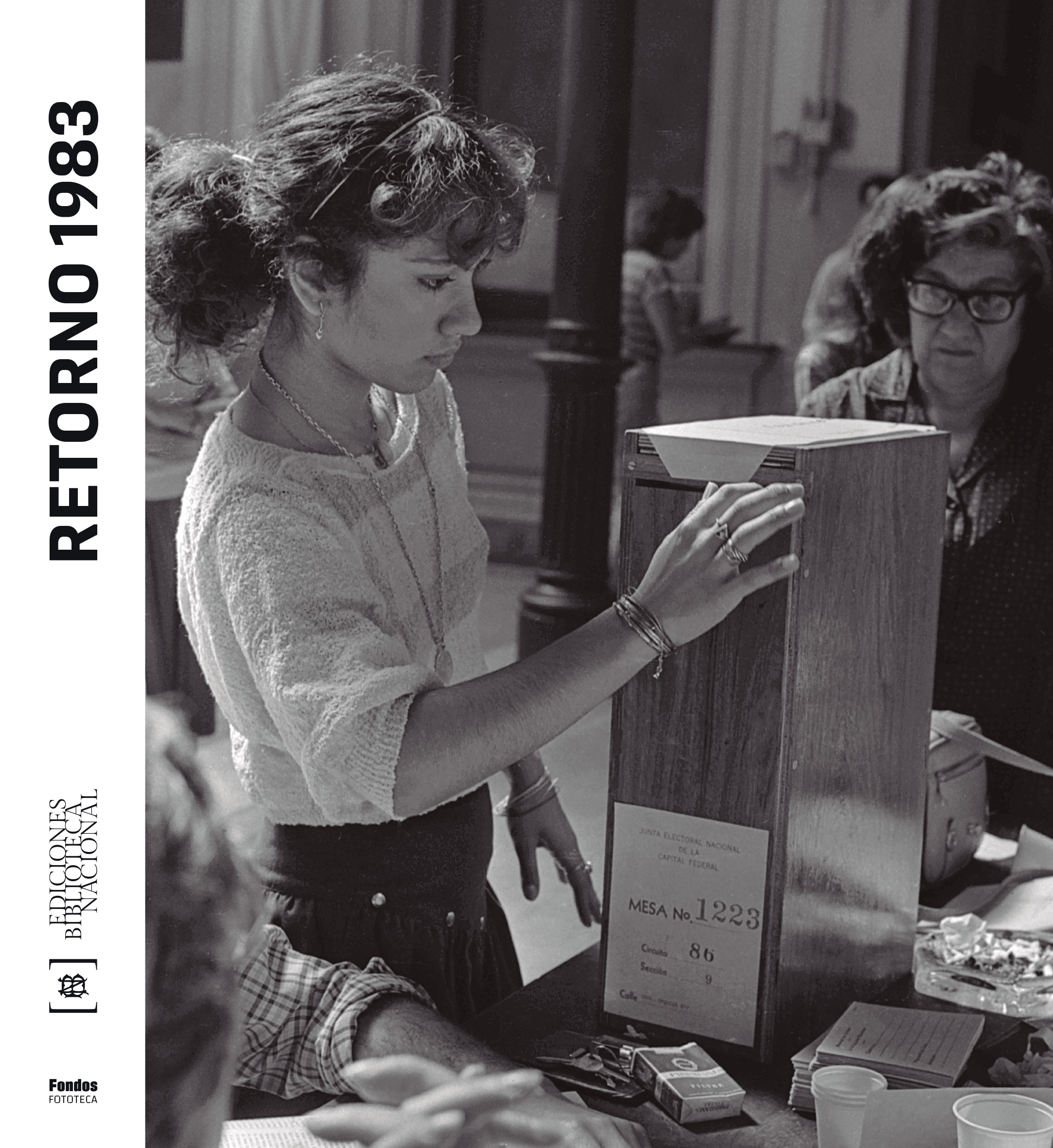 Retorno 1983. Fotografías de los diarios Crónica y La Voz de Todo lo que Pasa en el Mundo